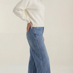 Sweater with floral design and round neckline