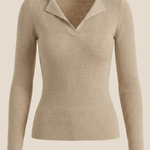 Knitted sweater with elegant collar